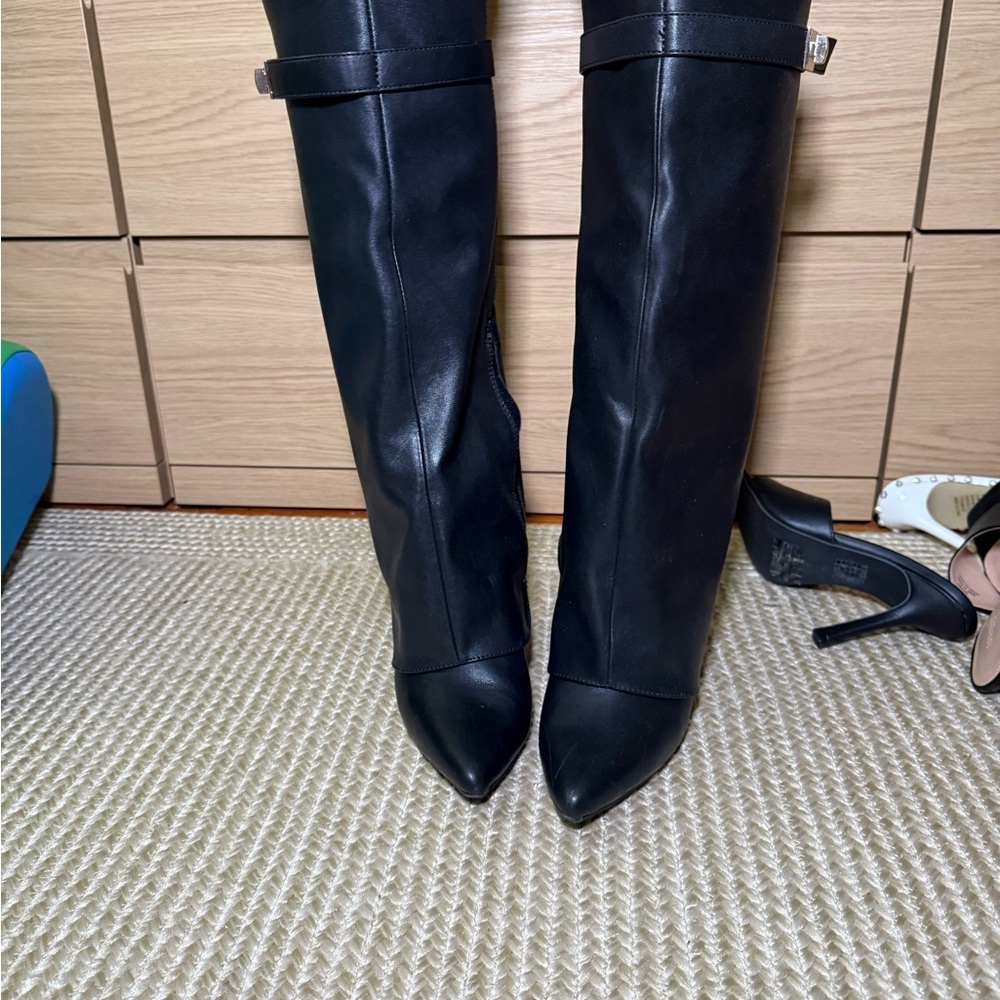 Target Black Heeled Boots with Sleek Design